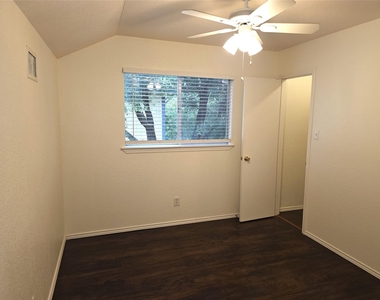 1600 Hollow Tree Blvd - Photo Thumbnail 16