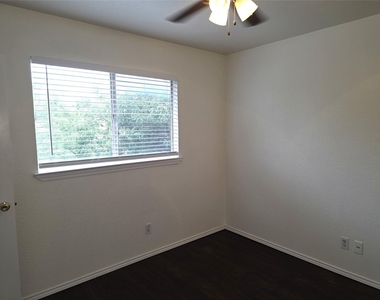 1600 Hollow Tree Blvd - Photo Thumbnail 14