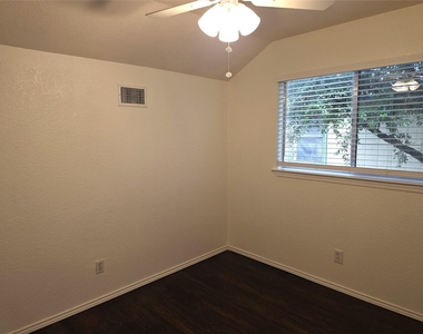 1600 Hollow Tree Blvd - Photo Thumbnail 17