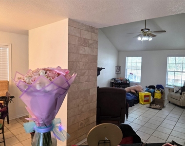 1600 Hollow Tree Blvd - Photo Thumbnail 2