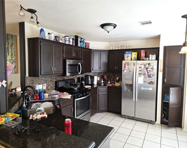 1600 Hollow Tree Blvd - Photo Thumbnail 4