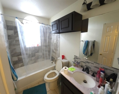1600 Hollow Tree Blvd - Photo Thumbnail 12