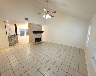 1600 Hollow Tree Blvd - Photo Thumbnail 2