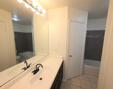 1600 Hollow Tree Blvd - Photo Thumbnail 10