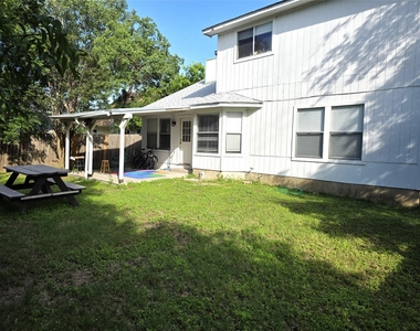 1600 Hollow Tree Blvd - Photo Thumbnail 16