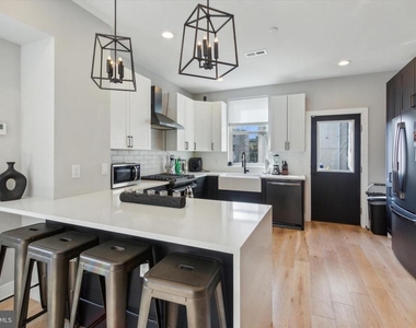 1500 N Myrtlewood Street - Photo Thumbnail 6