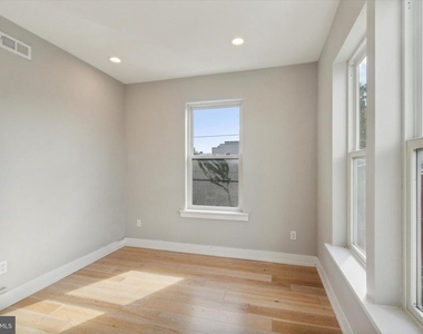 1500 N Myrtlewood Street - Photo Thumbnail 8
