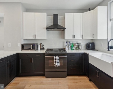 1500 N Myrtlewood Street - Photo Thumbnail 5