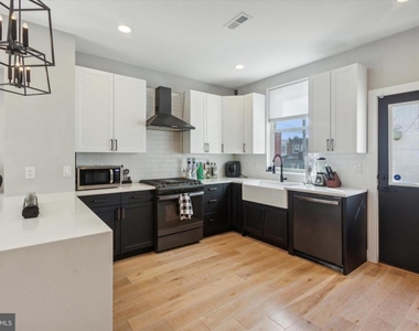 1500 N Myrtlewood Street - Photo Thumbnail 4
