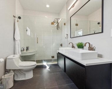 1500 N Myrtlewood Street - Photo Thumbnail 15