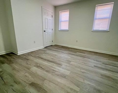 2312 Greenwich Street - Photo Thumbnail 16