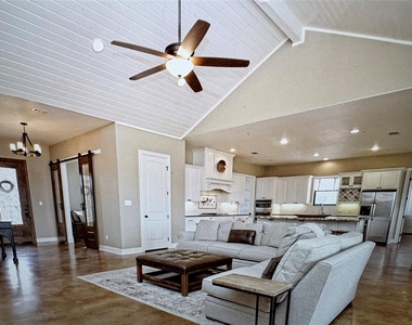 126 Packsaddle Dr - Photo Thumbnail 4