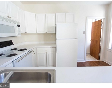 1411-3 Walnut Street - Photo Thumbnail 7