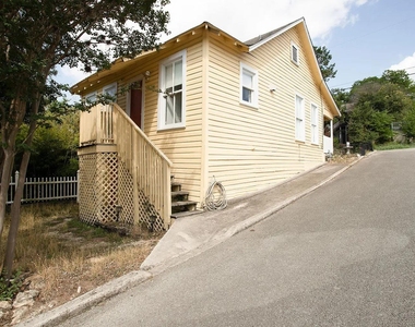 431 Lindsey St - Photo Thumbnail 9