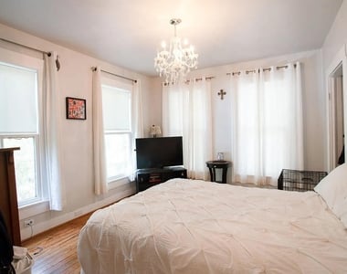 431 Lindsey St - Photo Thumbnail 6