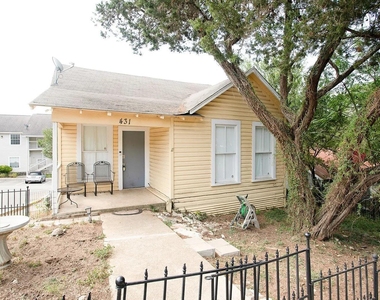 431 Lindsey St - Photo Thumbnail 1