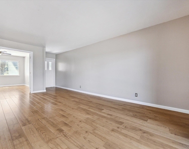1304 Mariposa Dr - Photo Thumbnail 5