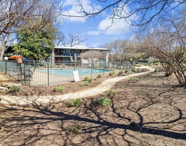 1304 Mariposa Dr - Photo Thumbnail 21