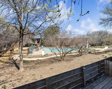 1304 Mariposa Dr - Photo Thumbnail 19