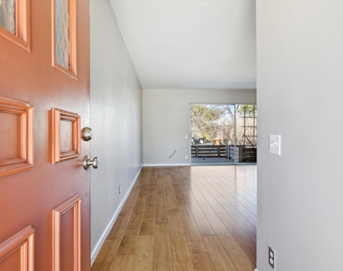 1304 Mariposa Dr - Photo Thumbnail 2