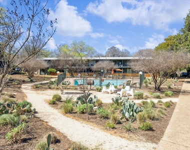 1304 Mariposa Dr - Photo Thumbnail 20