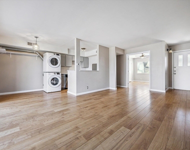 1304 Mariposa Dr - Photo Thumbnail 4
