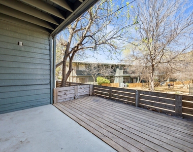 1304 Mariposa Dr - Photo Thumbnail 17