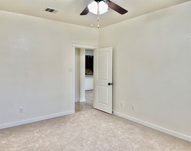 4718 Madrid Dr - Photo Thumbnail 9