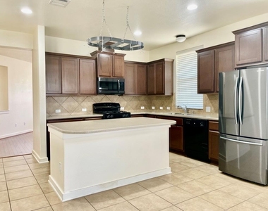 4718 Madrid Dr - Photo Thumbnail 7
