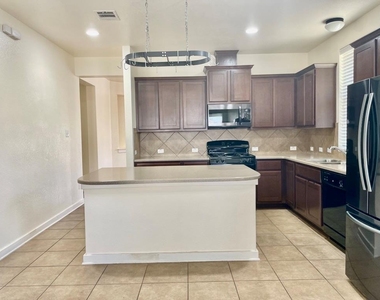 4718 Madrid Dr - Photo Thumbnail 6