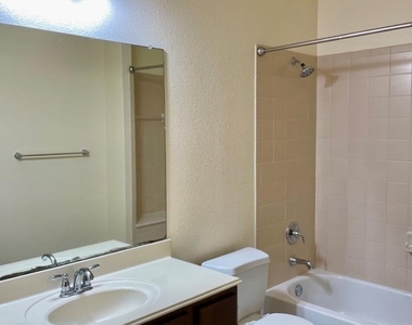 4718 Madrid Dr - Photo Thumbnail 14