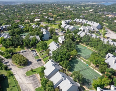 200 World Of Tennis Sq - Photo Thumbnail 2