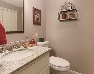 1307 Kinney Ave - Photo Thumbnail 9