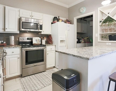 1307 Kinney Ave - Photo Thumbnail 3