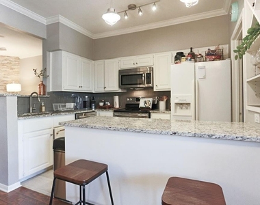 1307 Kinney Ave - Photo Thumbnail 4