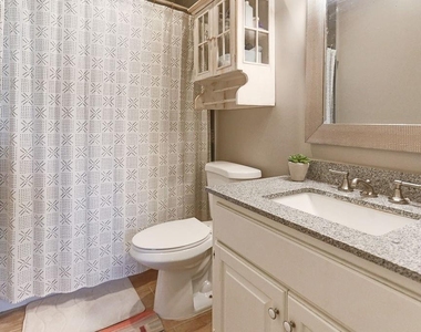 1307 Kinney Ave - Photo Thumbnail 6