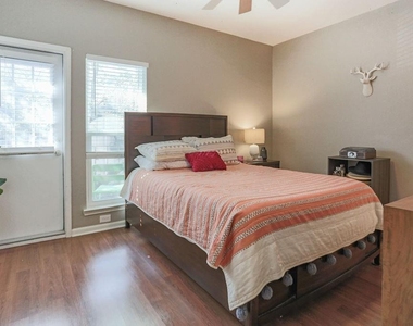 1307 Kinney Ave - Photo Thumbnail 8