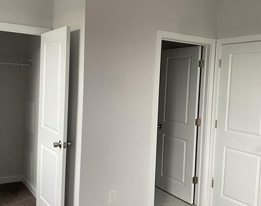 933 Belmont Avenue - Photo Thumbnail 10