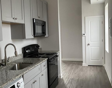 933 Belmont Avenue - Photo Thumbnail 4