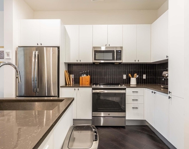 800 Embassy Dr - Photo Thumbnail 4