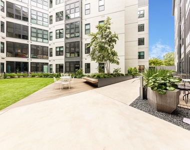 800 Embassy Dr - Photo Thumbnail 13