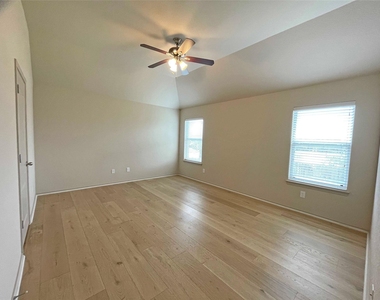 524 Cameron Cv - Photo Thumbnail 6