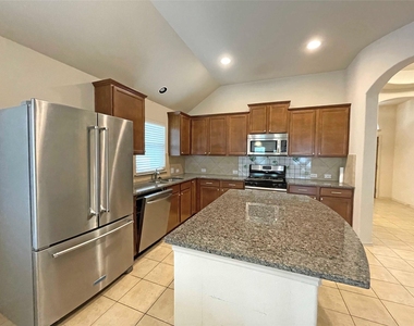 524 Cameron Cv - Photo Thumbnail 1