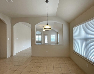 524 Cameron Cv - Photo Thumbnail 11