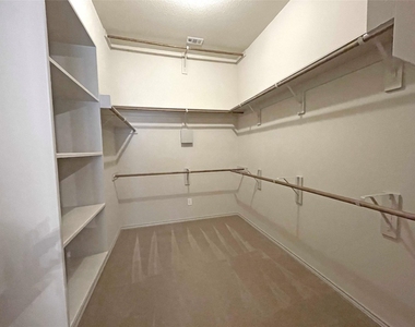 524 Cameron Cv - Photo Thumbnail 14