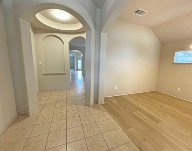 524 Cameron Cv - Photo Thumbnail 4