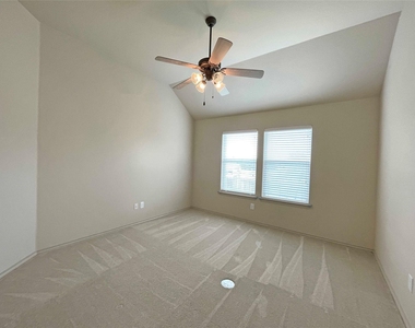 524 Cameron Cv - Photo Thumbnail 8