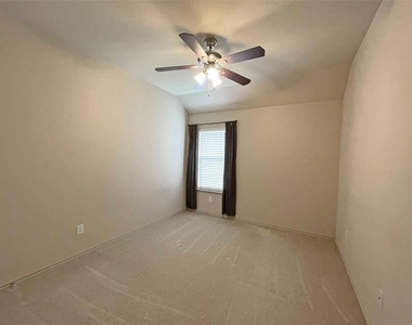 524 Cameron Cv - Photo Thumbnail 9