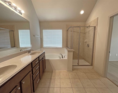 524 Cameron Cv - Photo Thumbnail 7