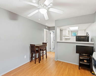 7808 Watson St - Photo Thumbnail 6